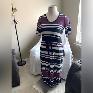 AVENUE Women’s Dress (NWT) / Women’s Size 14/16.